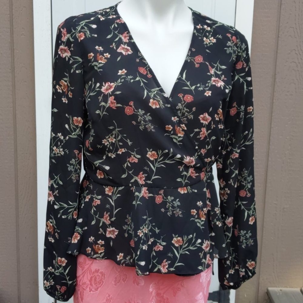 Soloiste boutique floral wrap blouse  Medium